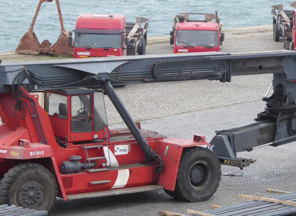 Reach Stalker Tires For Efficient Stability And Precision